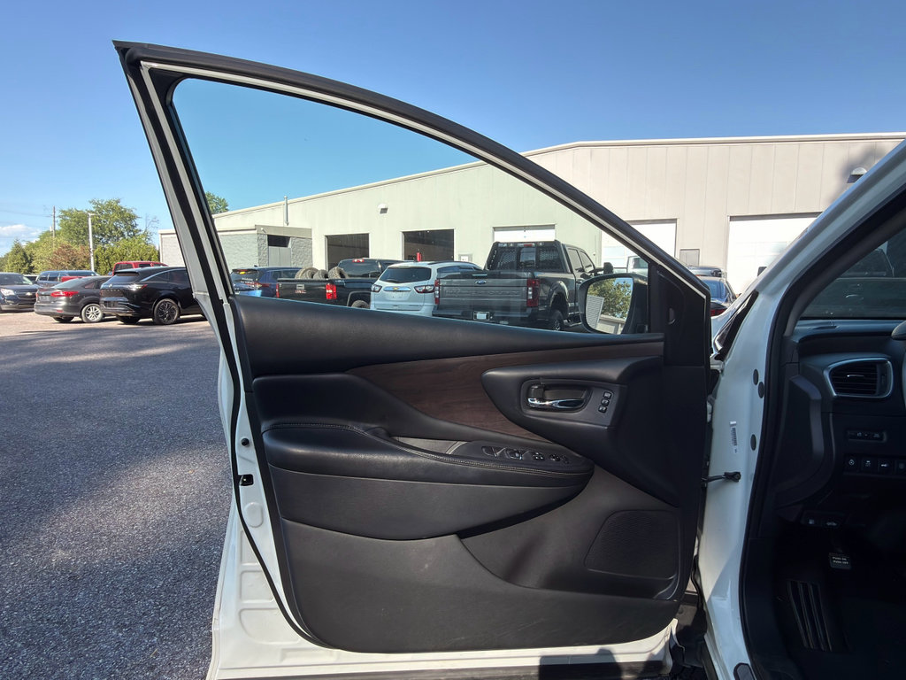 Used 2019 Nissan Murano Platinum w/ Cargo Package FWD image 6