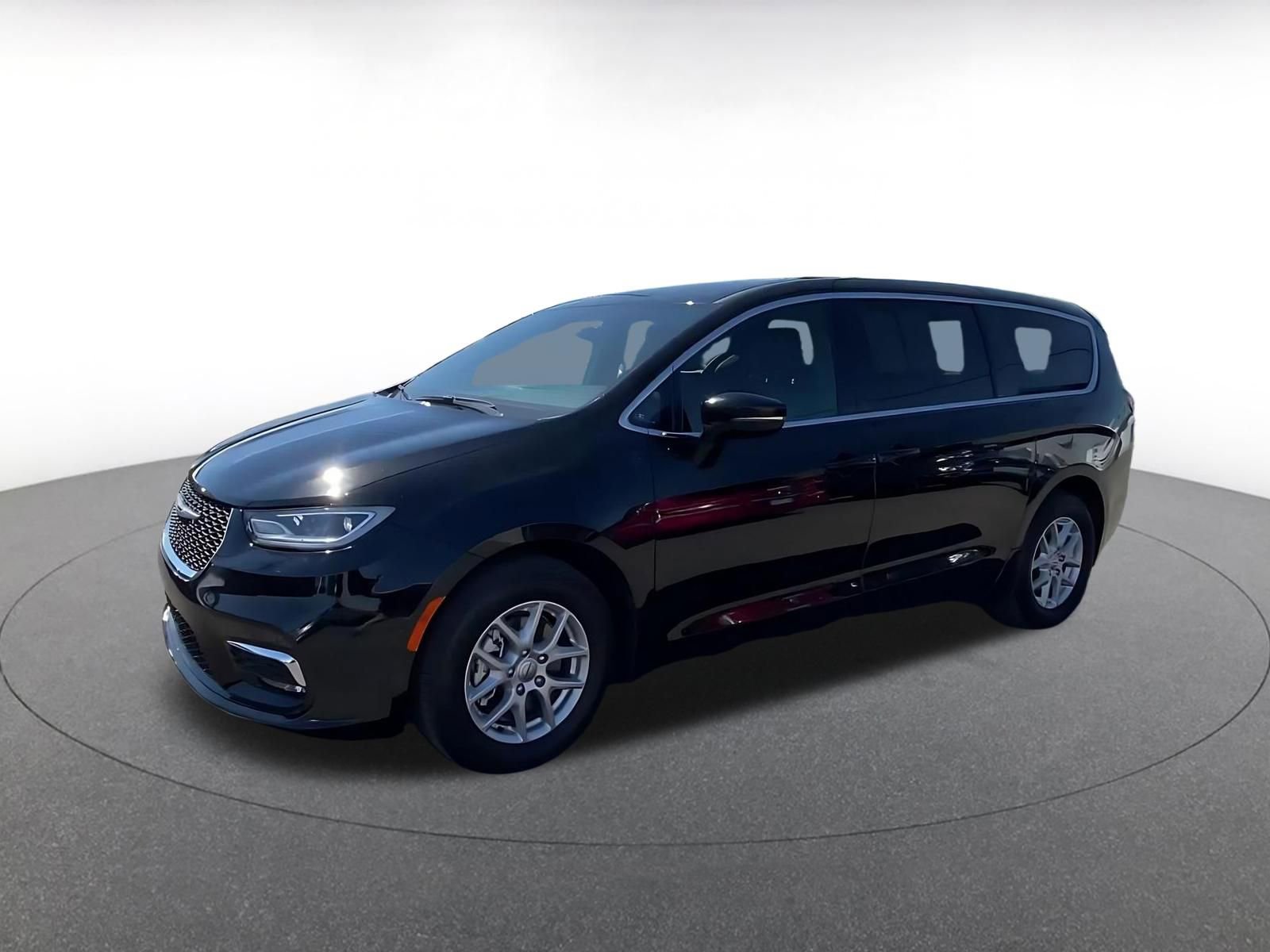 Used 2025 Chrysler Pacifica Select image 8