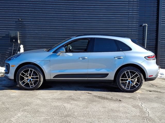 Certified 2025 Porsche Macan AWD/4WD image 2