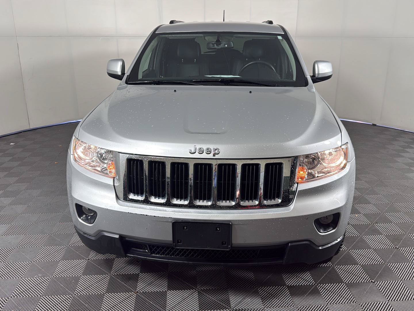 Used 2013 Jeep Grand Cherokee Laredo AWD/4WD image 2