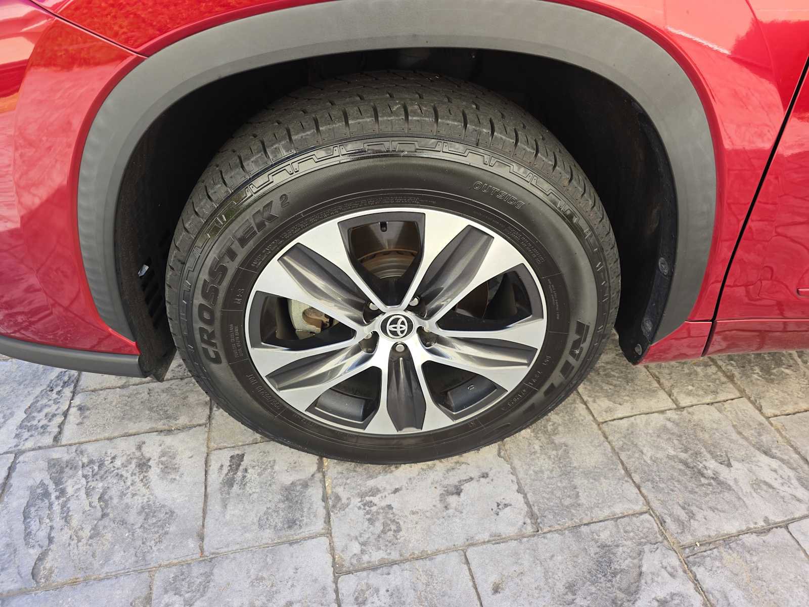 Used 2021 Toyota Highlander XLE image 8