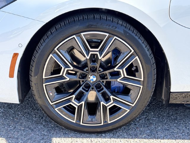Used 2026 BMW 550e xDrive w/ Executive Package AWD/4WD image 31