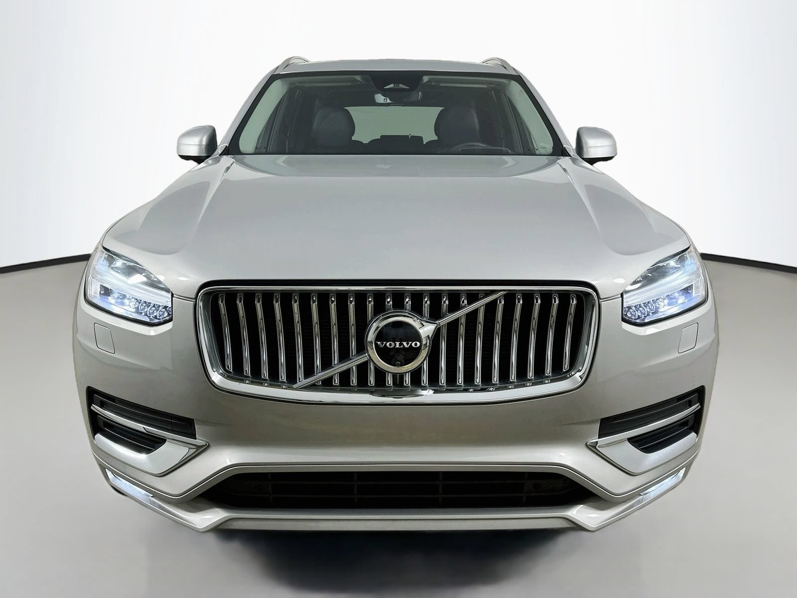 Used 2024 Volvo XC90 B6 Ultimate w/ Protection Package Premier AWD/4WD image 2