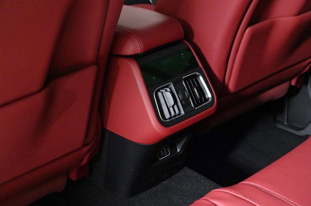 Used 2025 Maserati Grecale Modena image 18