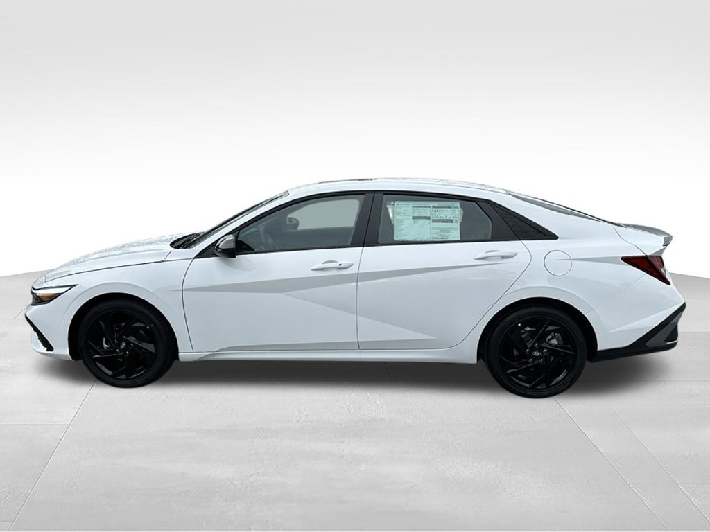 New 2026 Hyundai Elantra SEL Sport FWD image 4