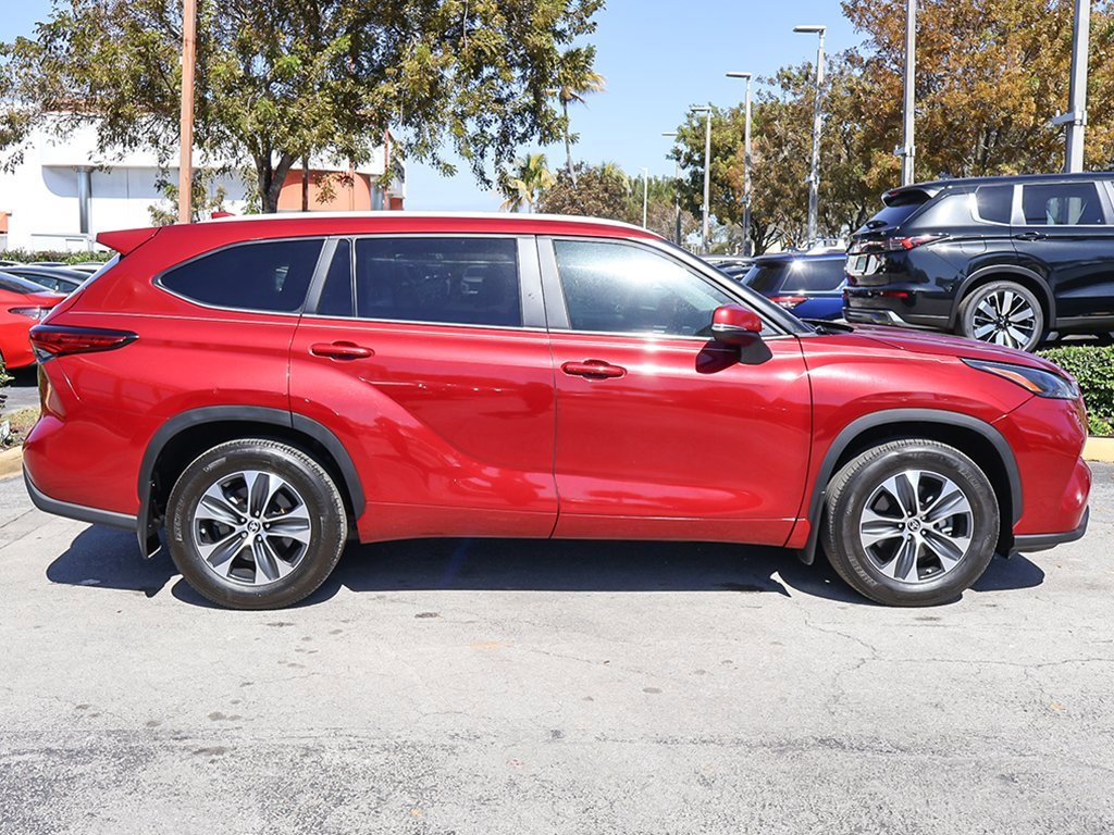 Used 2023 Toyota Highlander XLE image 18