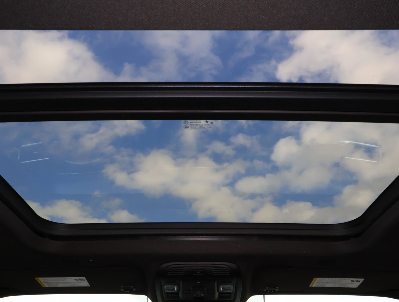 Used 2023 GMC Yukon Denali Ultimate image 13