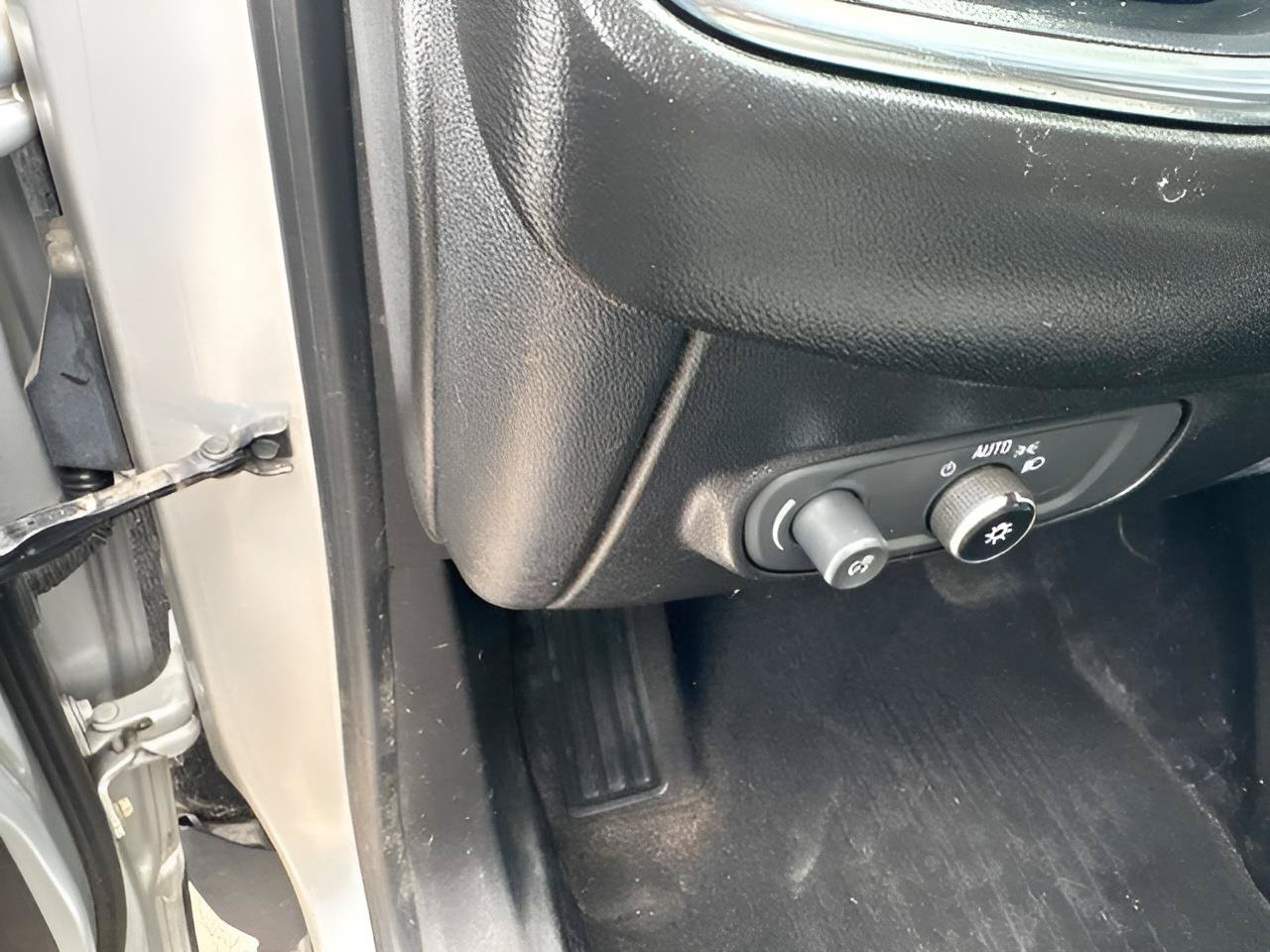 Used 2019 Chevrolet Equinox LT FWD image 32