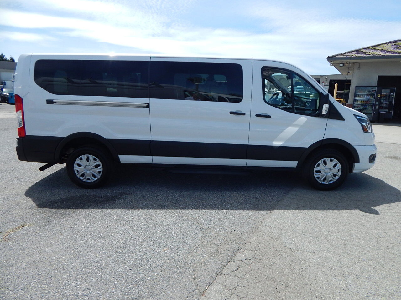 Used 2023 Ford Transit 350 XLT RWD image 9