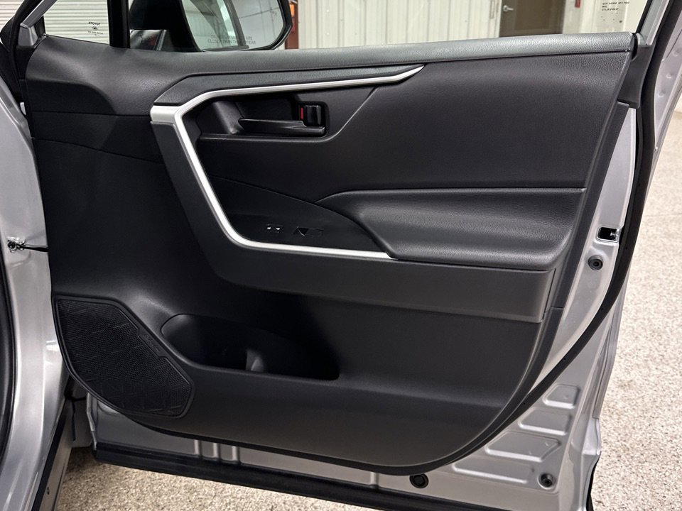 Used 2023 Toyota RAV4 LE image 21