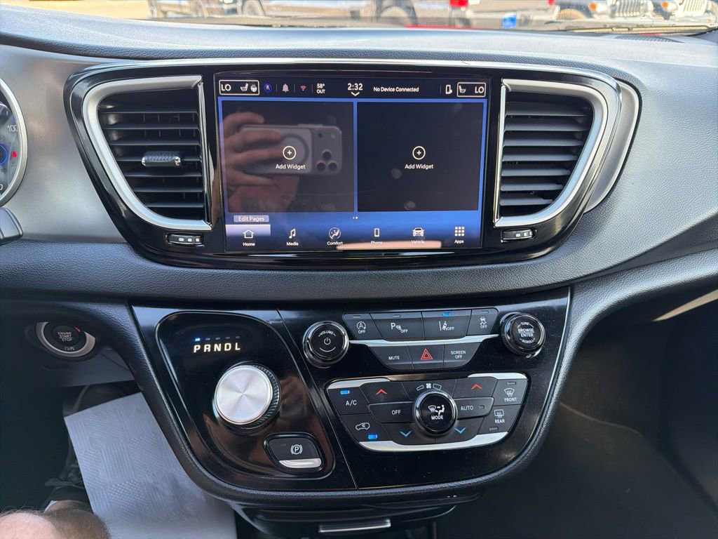 Used 2025 Chrysler Pacifica Select image 12