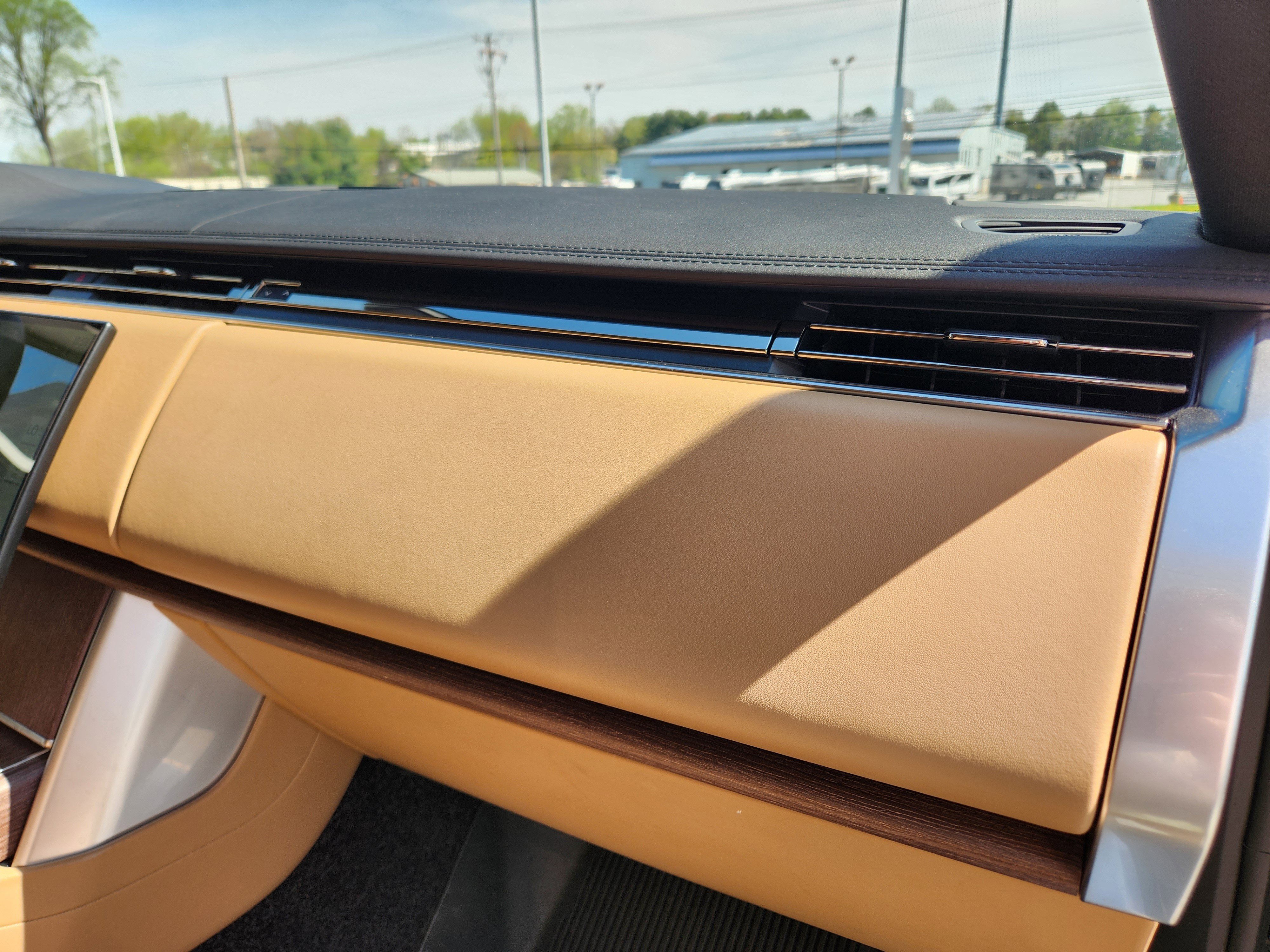 Certified 2024 Land Rover Range Rover Long Wheelbase SE image 17