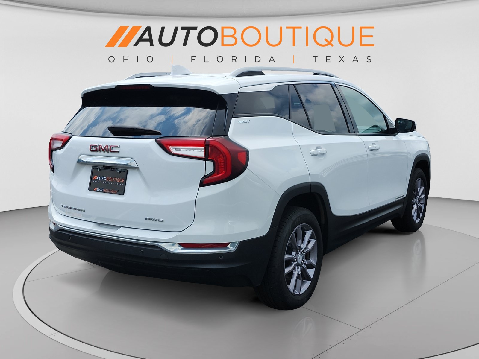 Used 2023 GMC Terrain SLT w/ Infotainment Package II AWD/4WD image 5