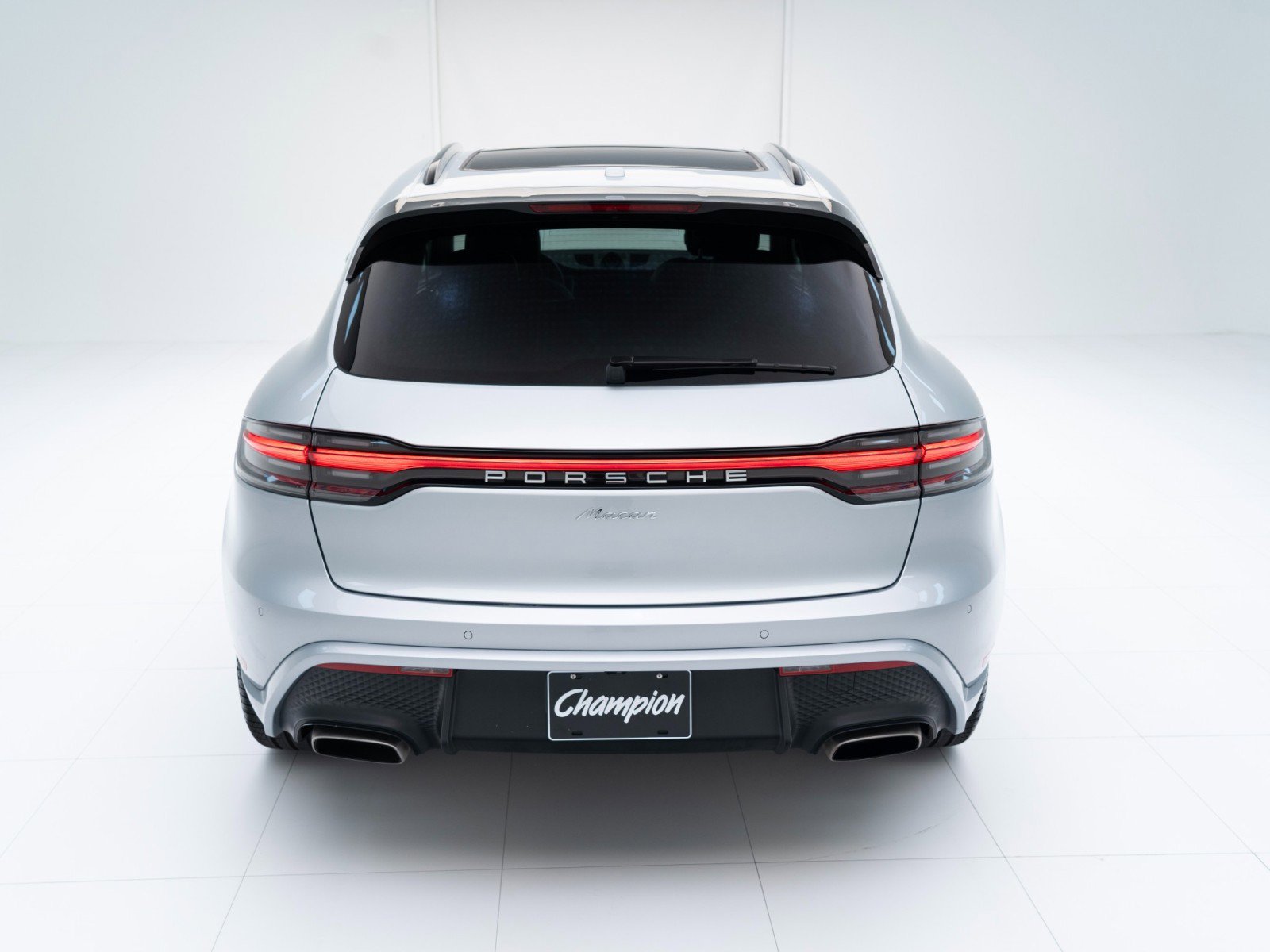 Certified 2025 Porsche Macan AWD/4WD image 10