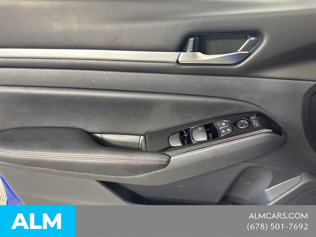 Used 2025 Nissan Altima 2.5 SR FWD image 13