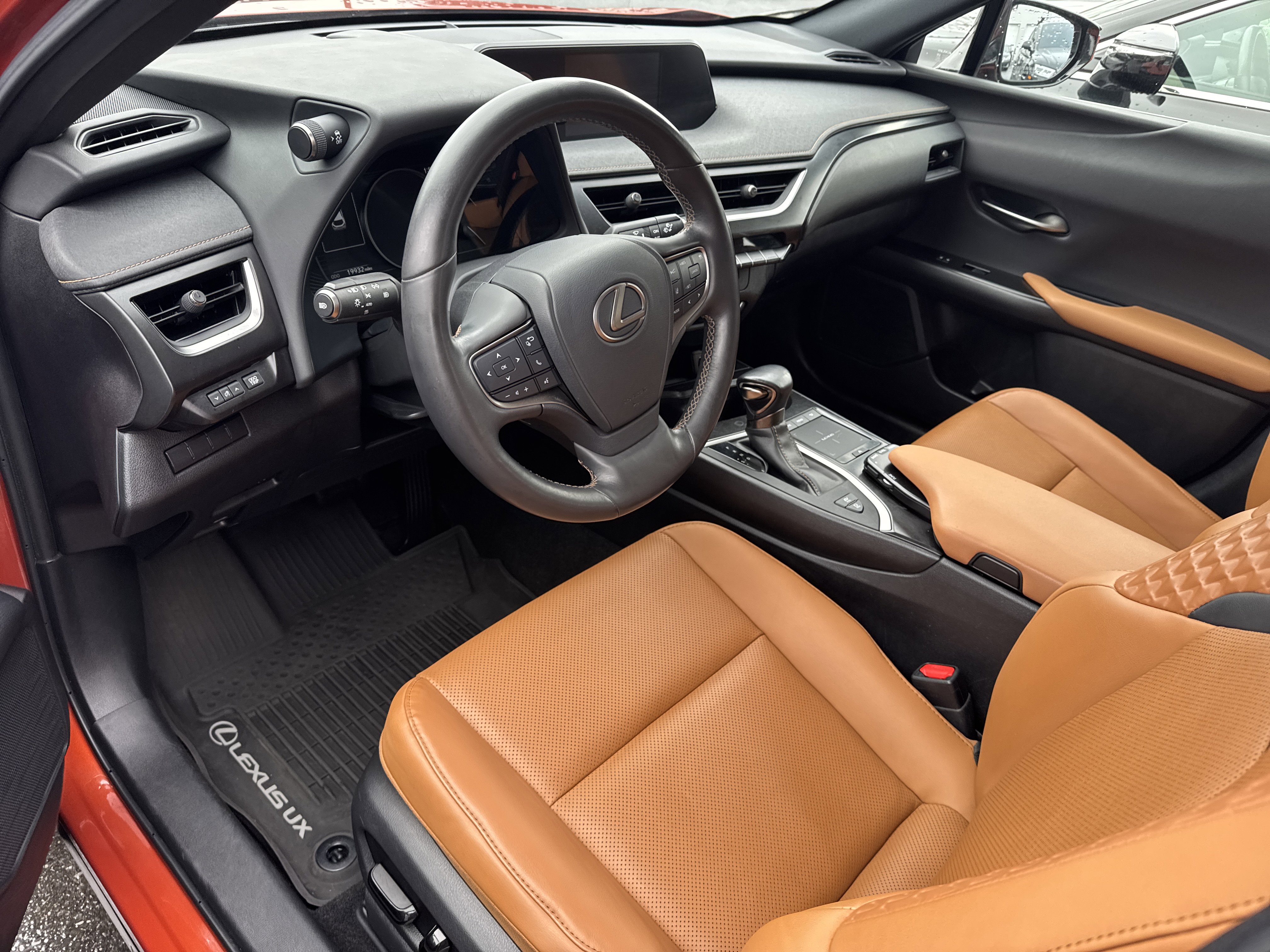 Used 2020 Lexus UX 250h w/ Premium Package image 11