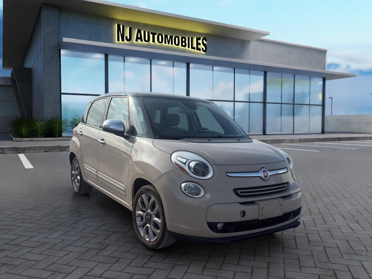 Used 2014 FIAT 500L Lounge image 1