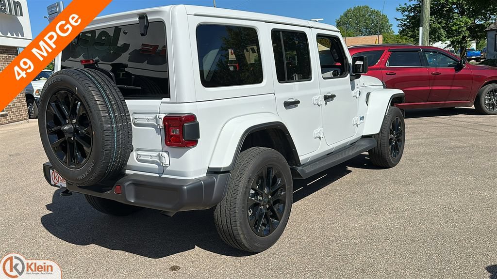 Used 2025 Jeep Wrangler Unlimited Sahara AWD/4WD image 8