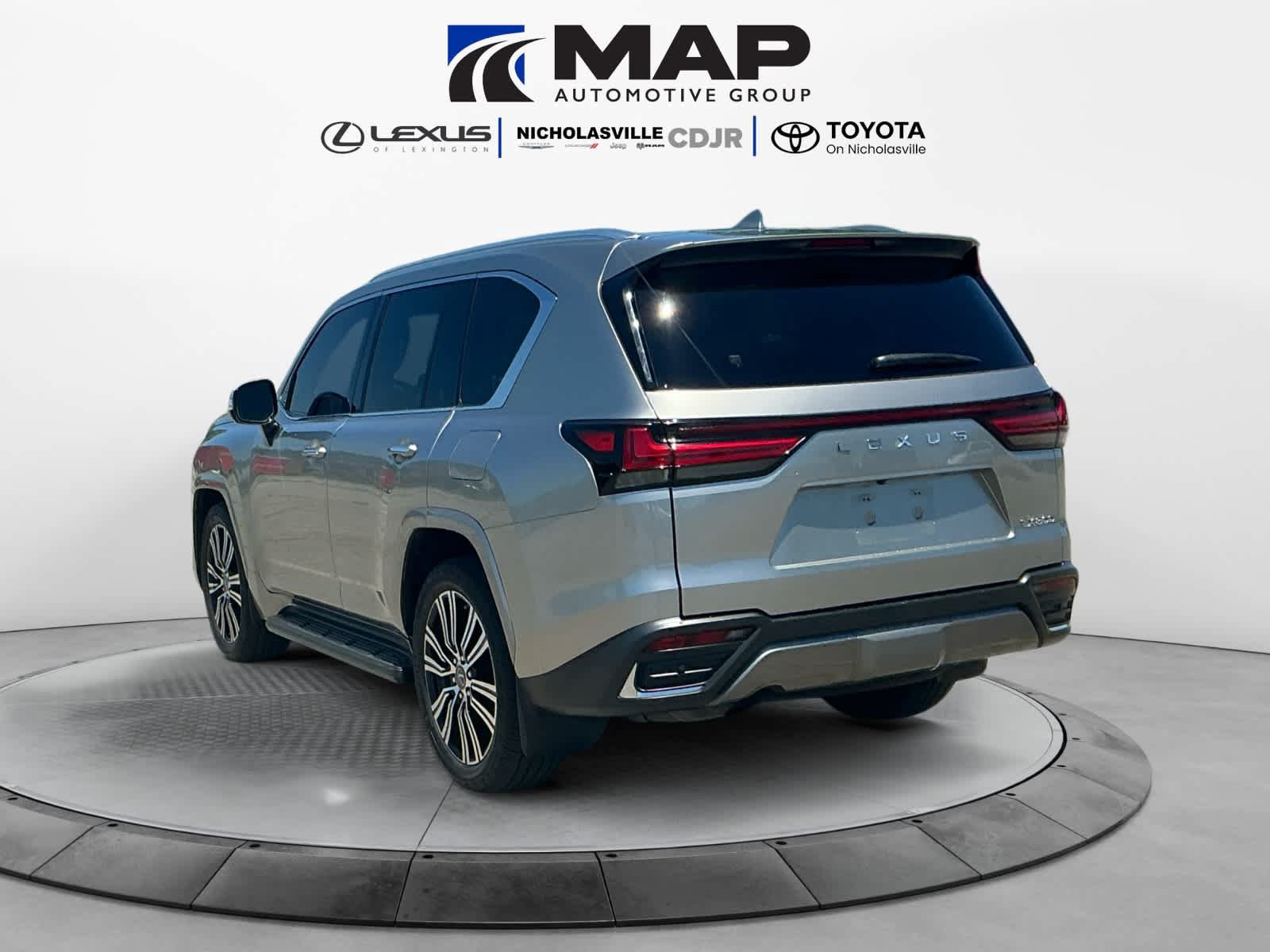 Used 2022 Lexus LX 600 4WD w/ Luxury Package image 3
