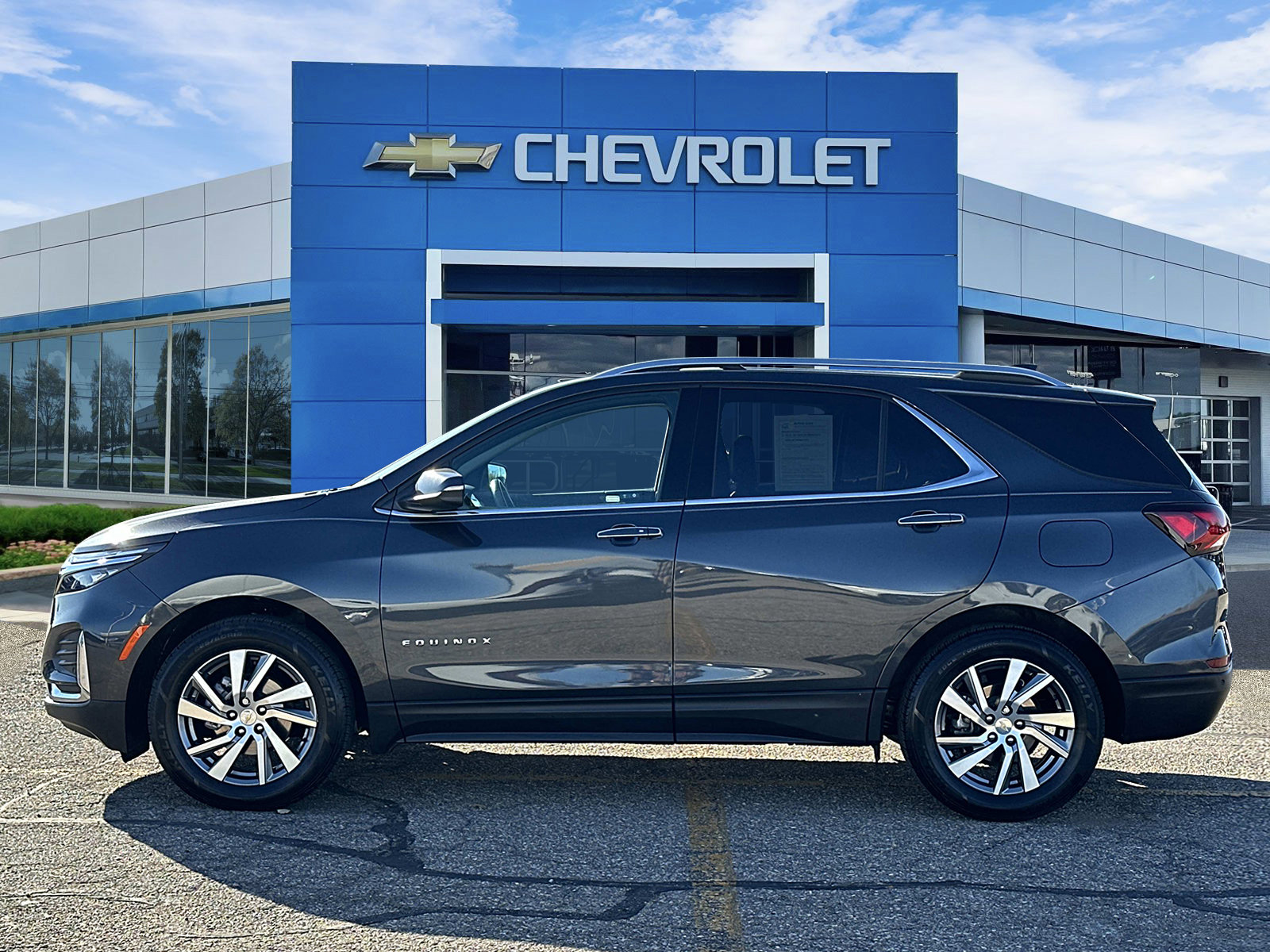 Certified 2022 Chevrolet Equinox Premier w/ LPO, Floor Liner Package image 2