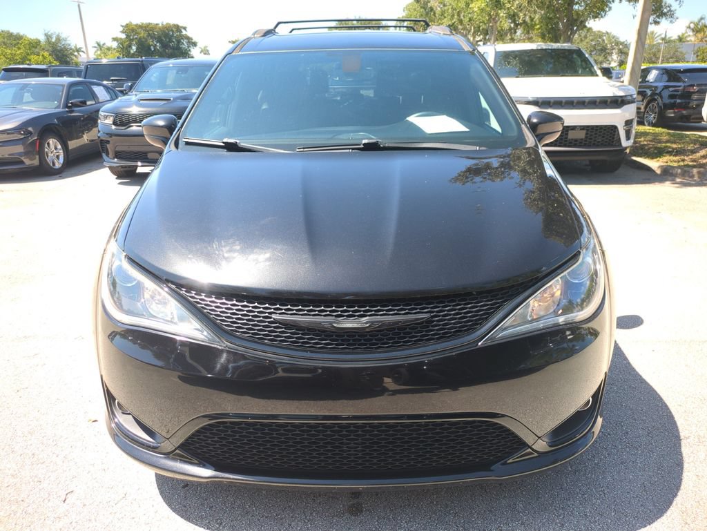 Used 2020 Chrysler Pacifica Touring-L Plus FWD image 4