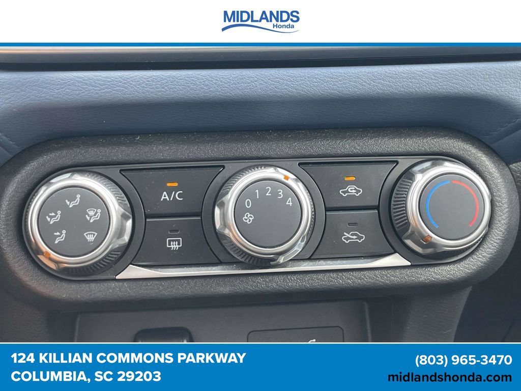 Used 2025 Nissan Versa SV FWD image 27