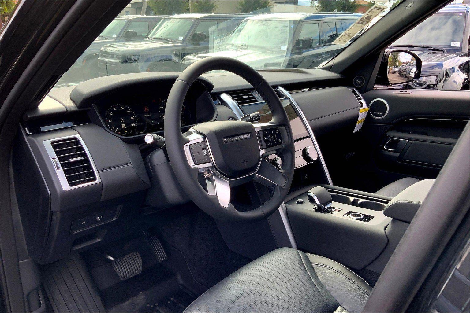 New 2025 Land Rover Discovery S AWD/4WD image 3