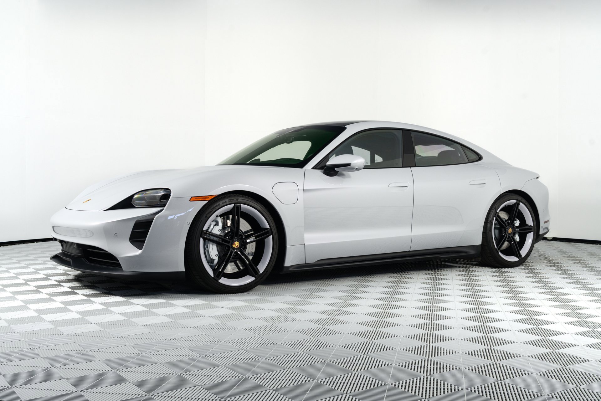 Used 2023 Porsche Taycan GTS AWD/4WD image 3