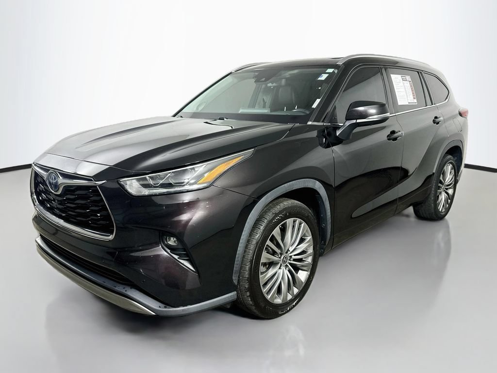 Used 2022 Toyota Highlander Platinum FWD image 3