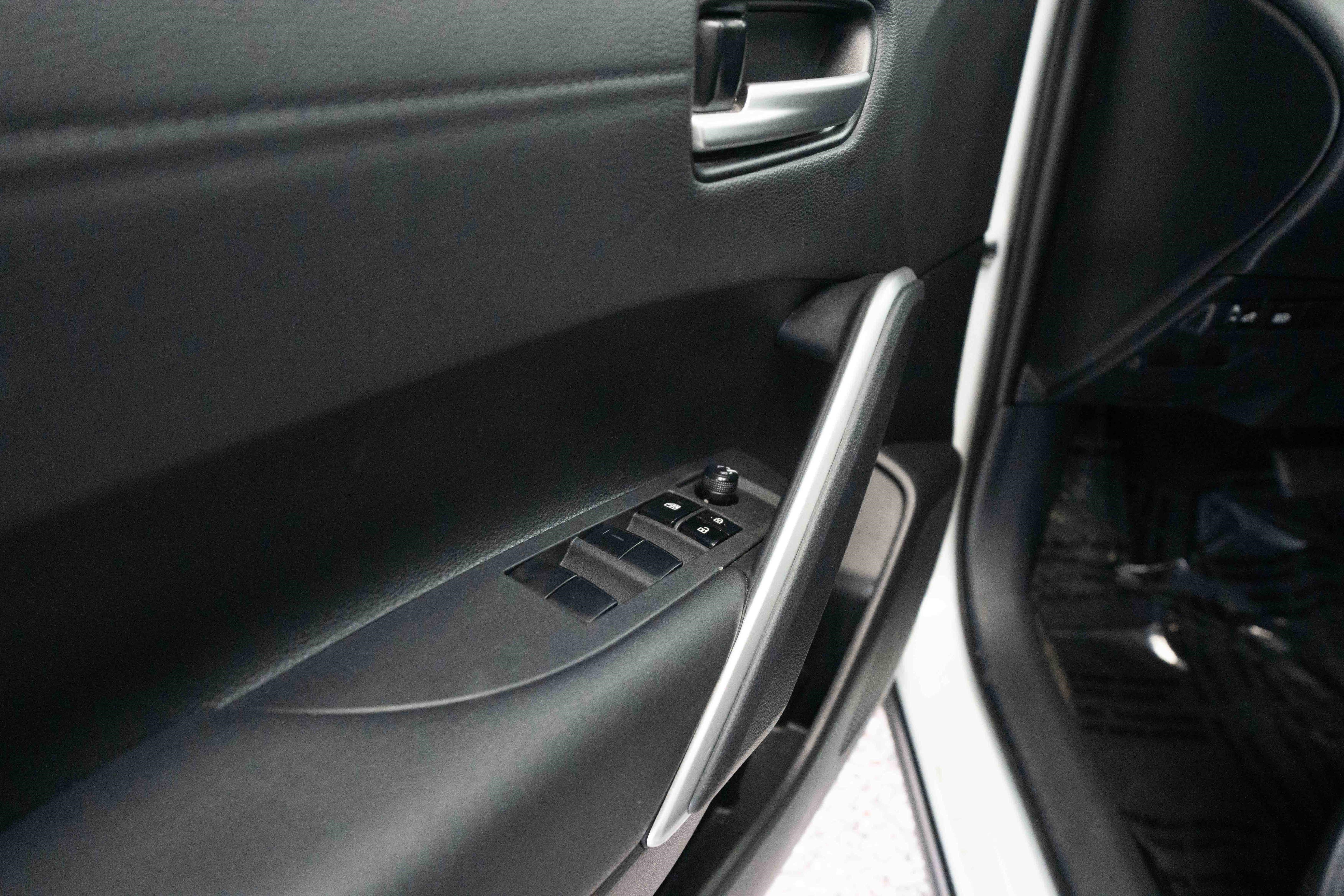 Used 2023 Toyota Corolla Cross XLE image 7