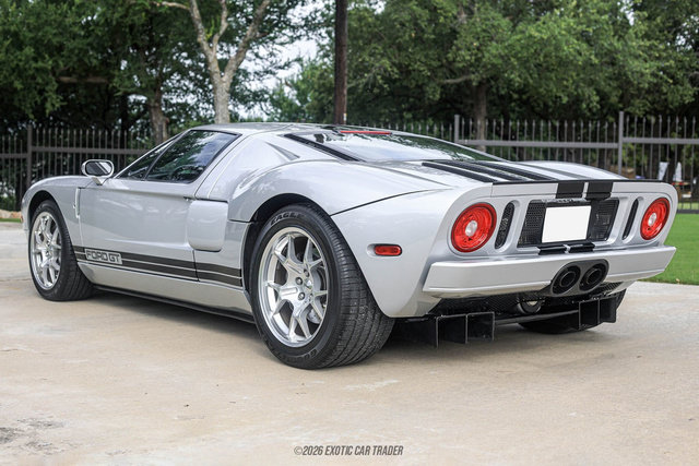 Used 2005 Ford GT RWD image 6