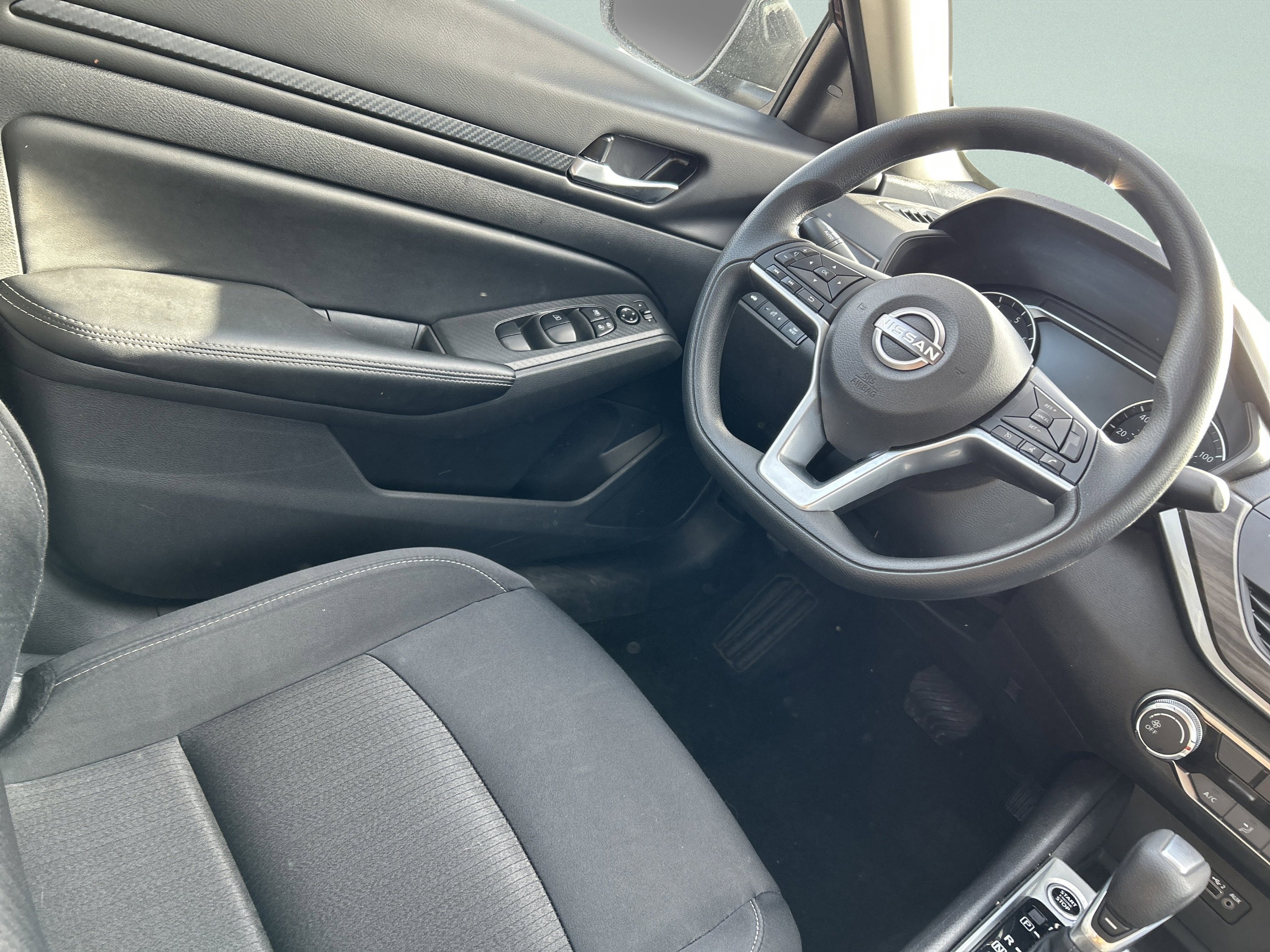 Used 2025 Nissan Altima 2.5 SV FWD image 20