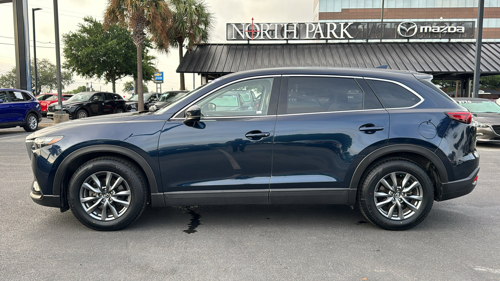 Certified 2022 MAZDA CX-9 Touring w/ Touring Premium Package AWD/4WD image 4