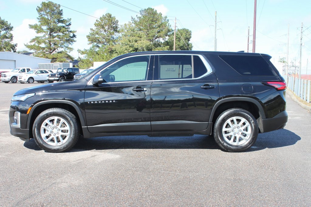 Used 2023 Chevrolet Traverse LS image 5