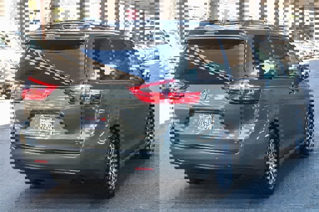 Used 2020 Toyota Sienna XLE Premium image 6