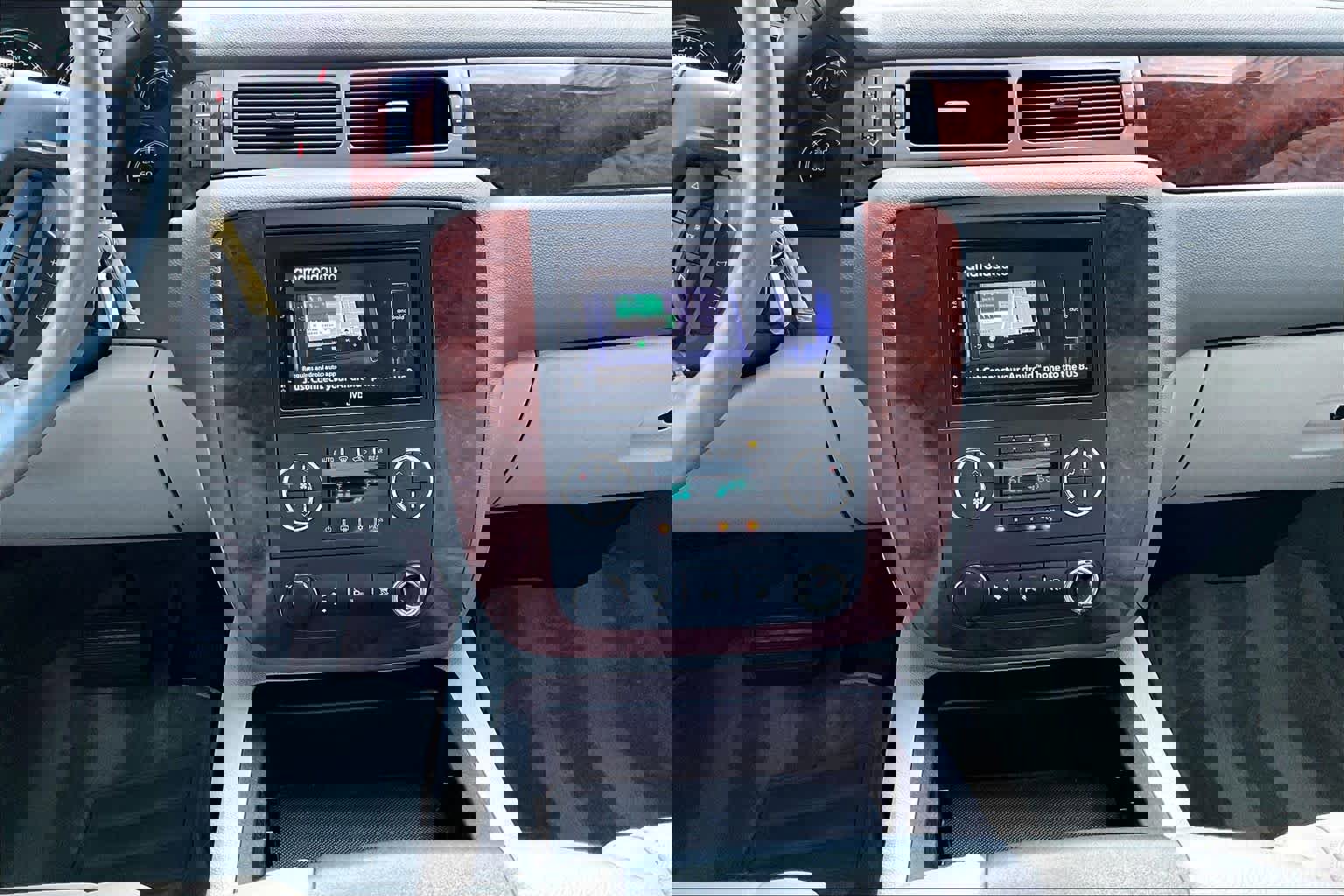 Used 2010 Chevrolet Suburban LT image 6