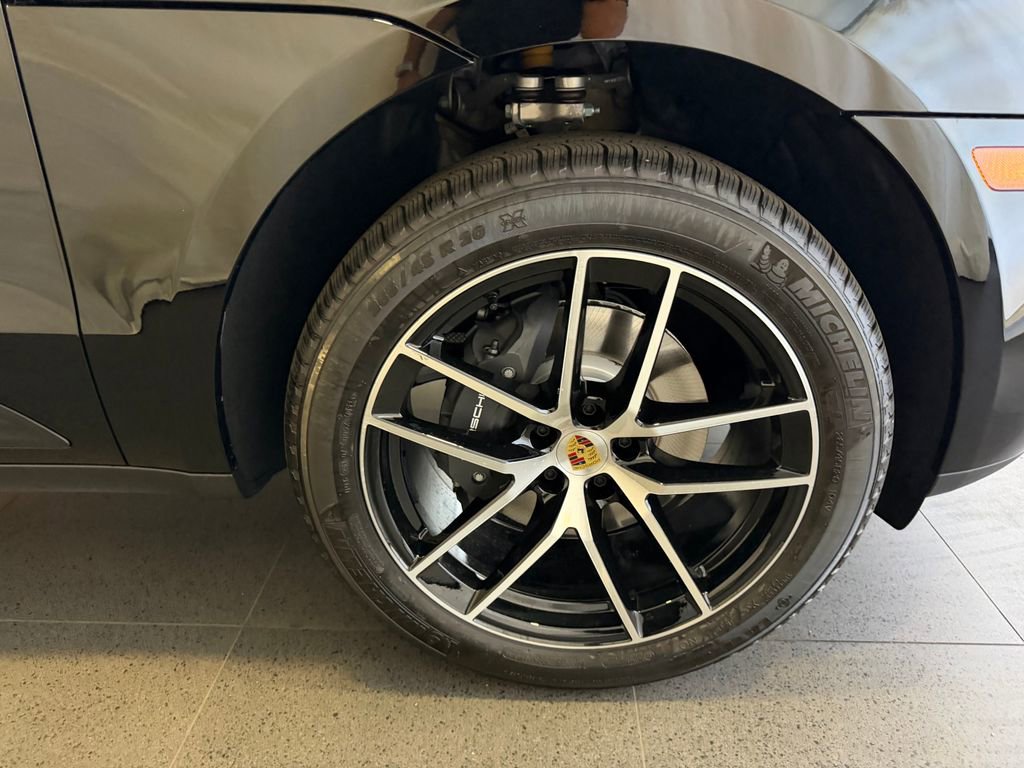 New 2026 Porsche Macan AWD/4WD image 13