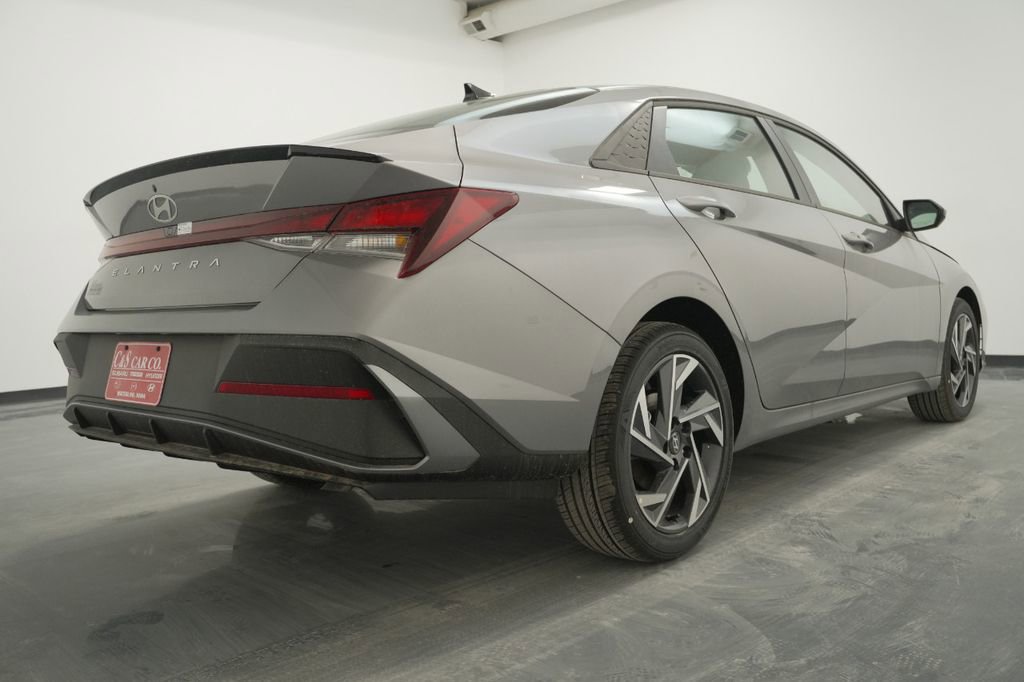 Certified 2025 Hyundai Elantra Sport image 10