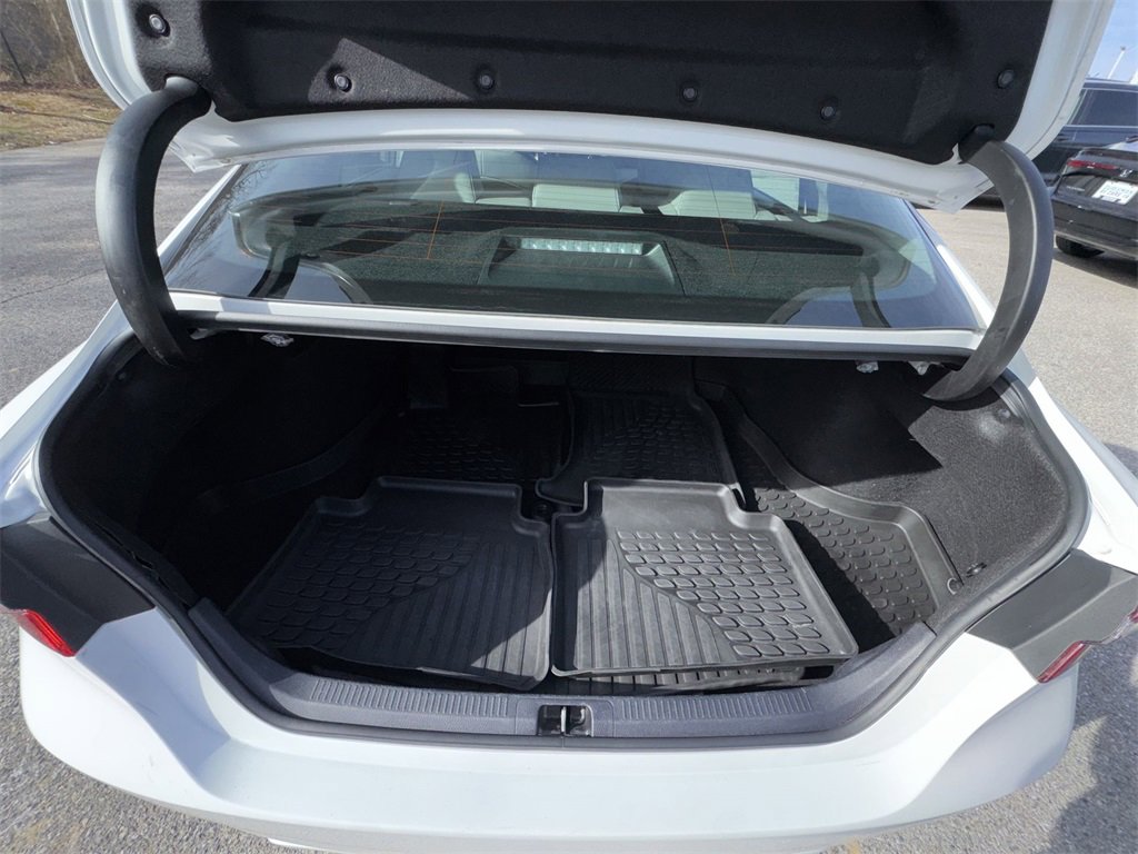Used 2023 Toyota Camry SE image 19