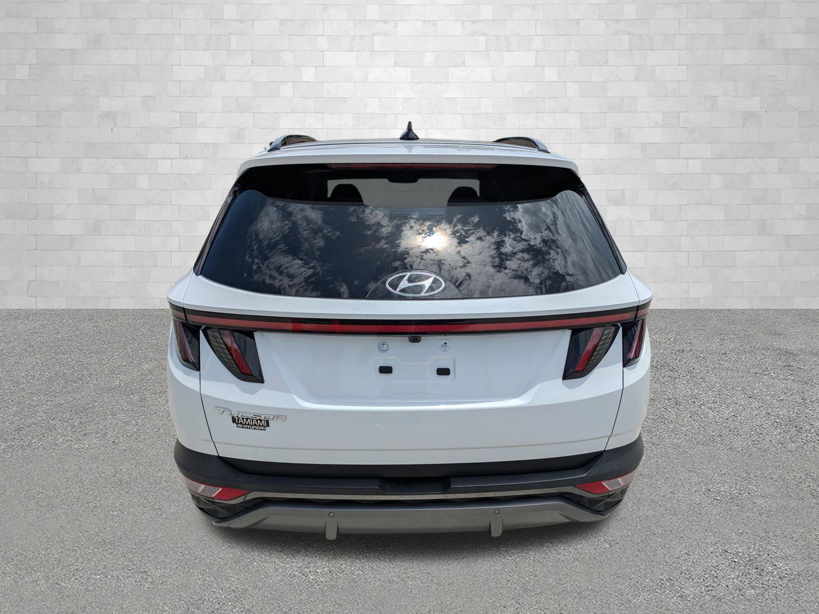 Used 2022 Hyundai Tucson Limited w/ Cargo Package FWD image 3