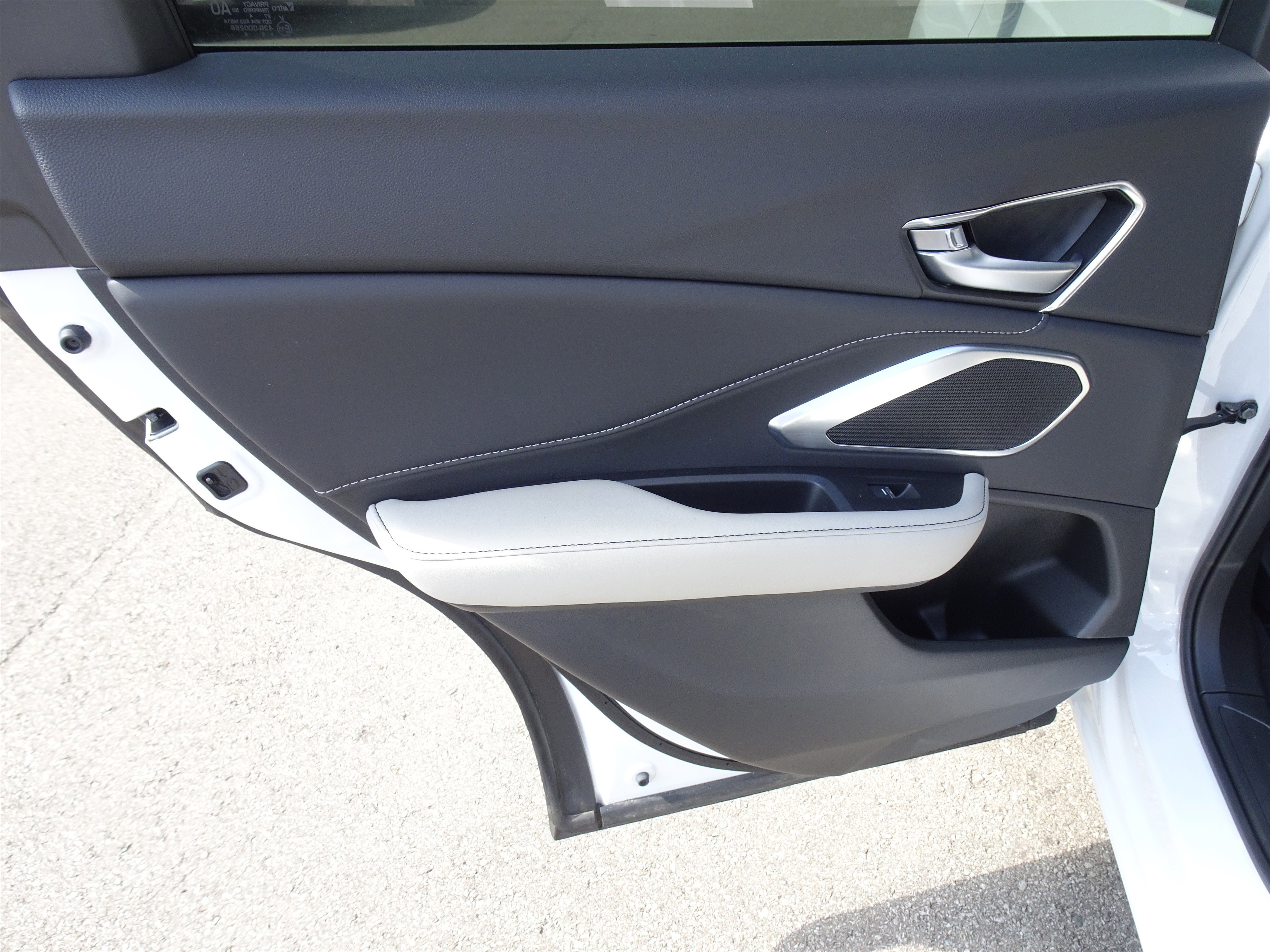 Used 2025 Acura RDX SH-AWD image 16