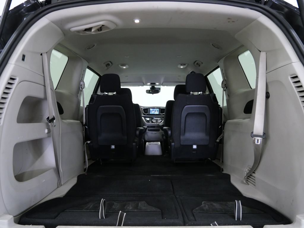 Used 2023 Chrysler Voyager LX image 28