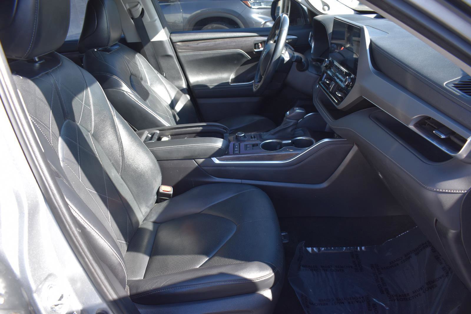 Used 2021 Toyota Highlander Platinum image 16