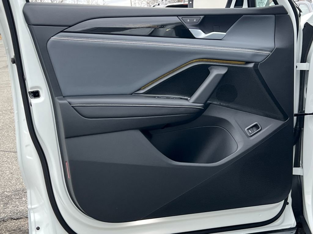 New 2026 Volkswagen Tiguan SEL R-Line image 18