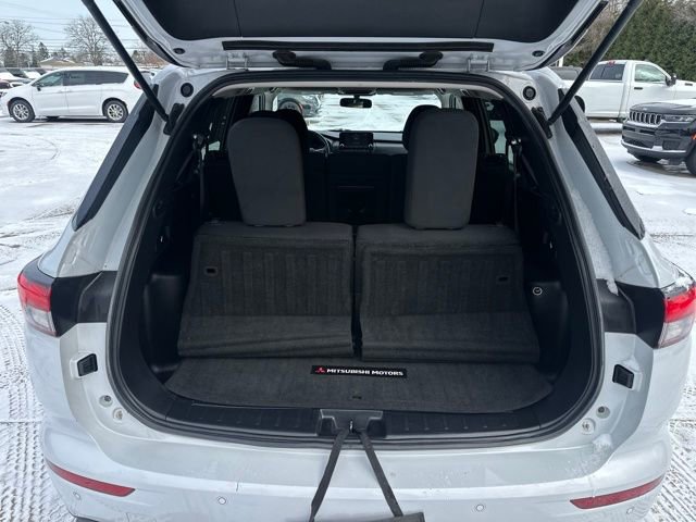 Used 2022 Mitsubishi Outlander ES image 23