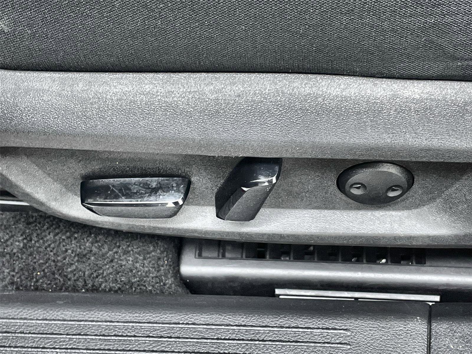 Used 2024 Nissan Rogue SV image 13