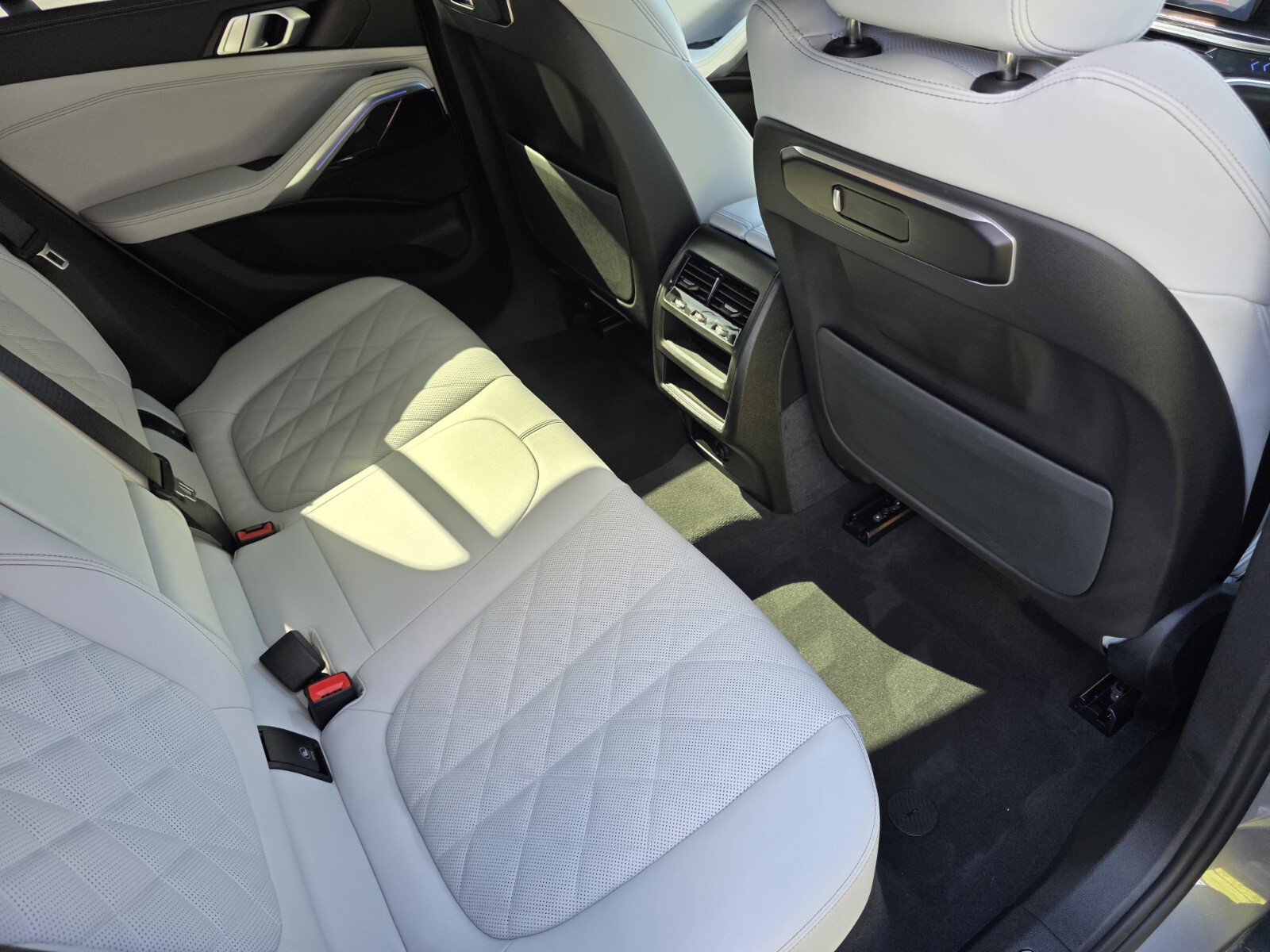 Used 2025 BMW X6 xDrive40i AWD/4WD image 27