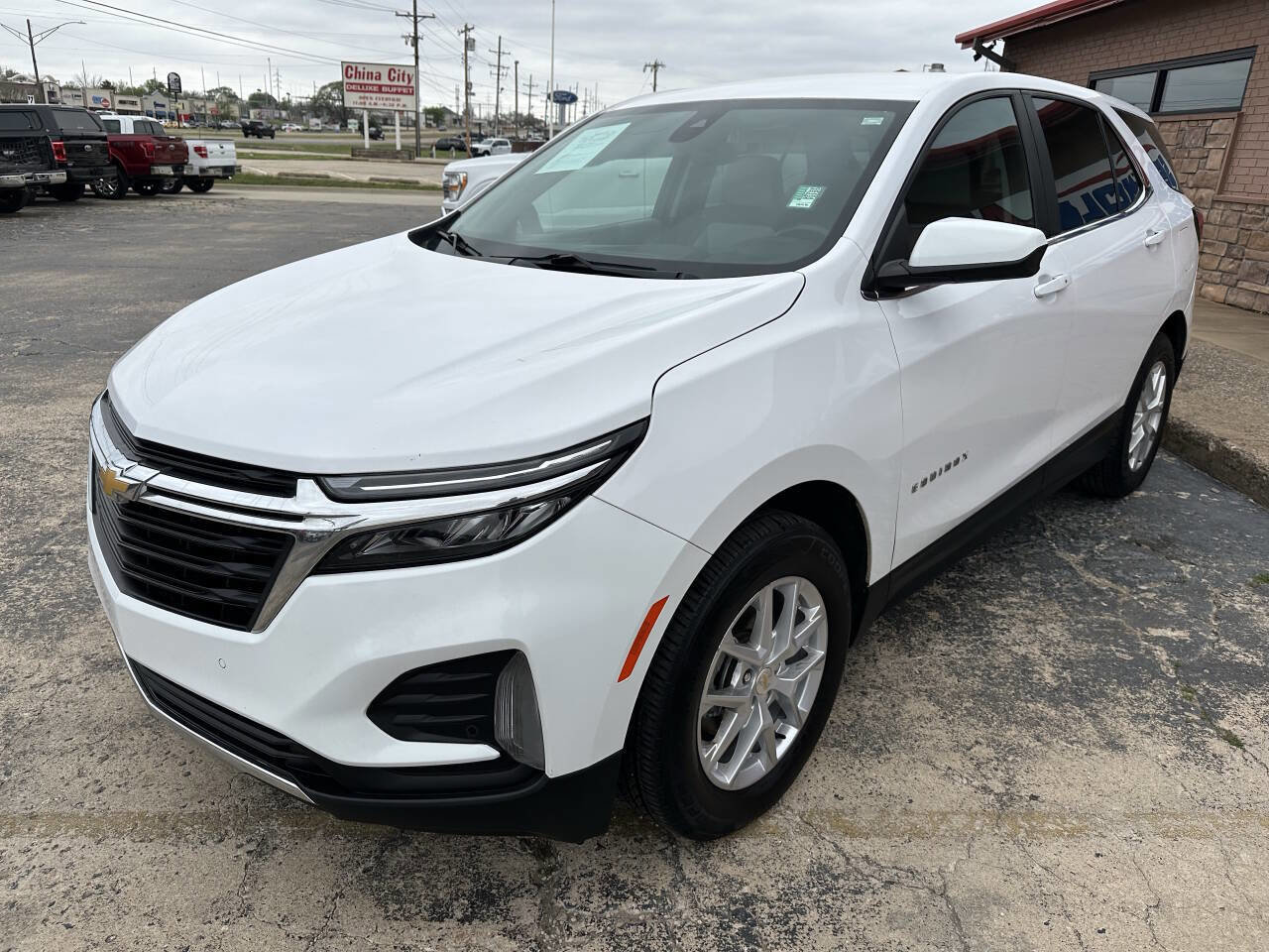 Used 2023 Chevrolet Equinox LT w/ Driver Convenience Package image 5