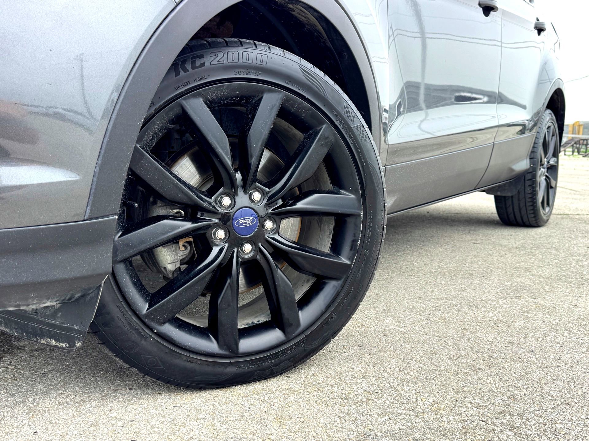 Used 2018 Ford Escape SE w/ SE Sport Appearance Package AWD/4WD image 2