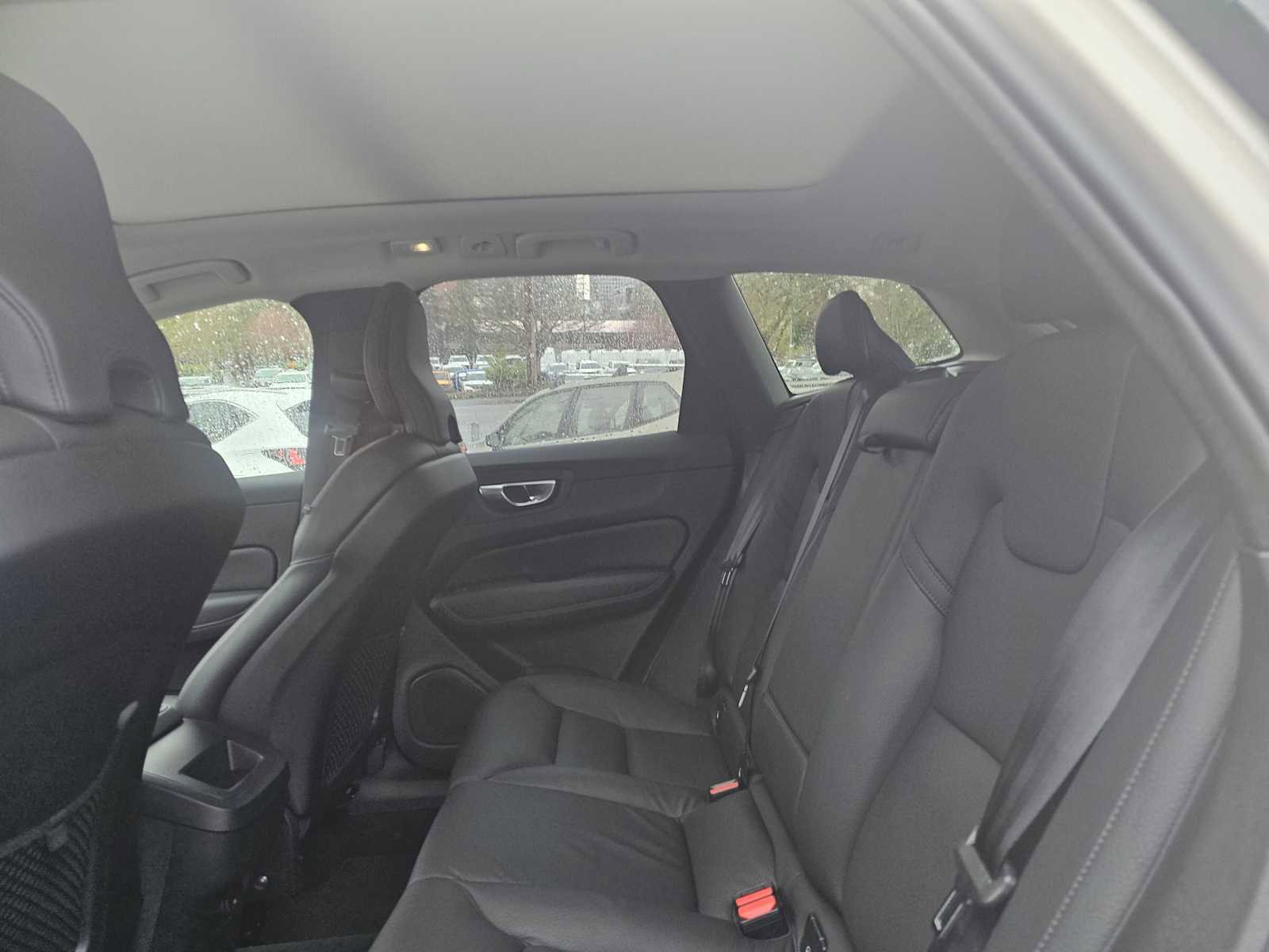 Certified 2025 Volvo XC60 B5 Plus AWD/4WD image 17
